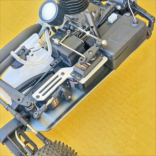 Mod&egrave;le de d&eacute;monstration - Buggy 1/10 thermique MHD Flash